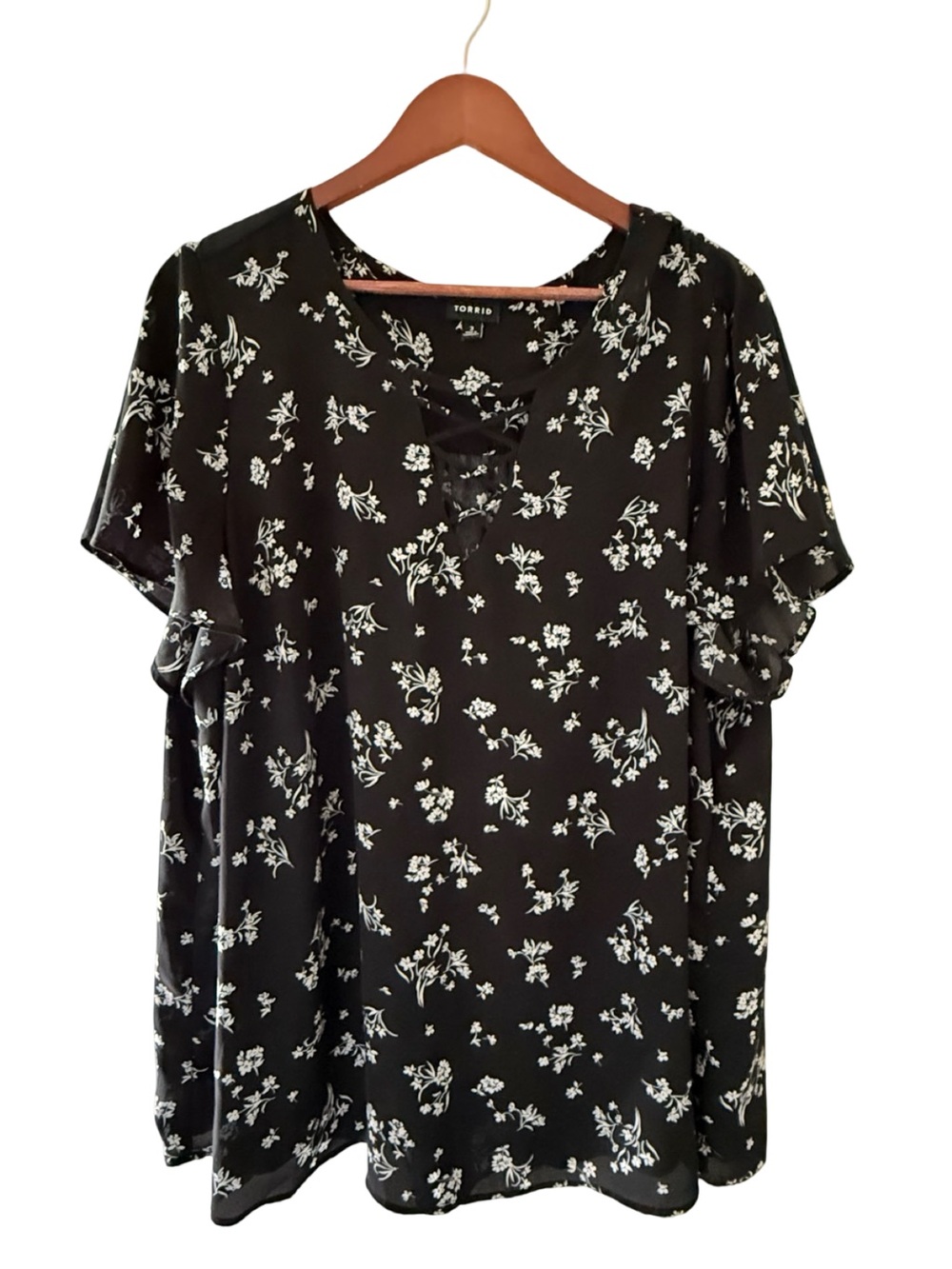 Torrid, Black Floral Georgette Lattice V-Neck Flutter Sleeve Blouse, Size 3